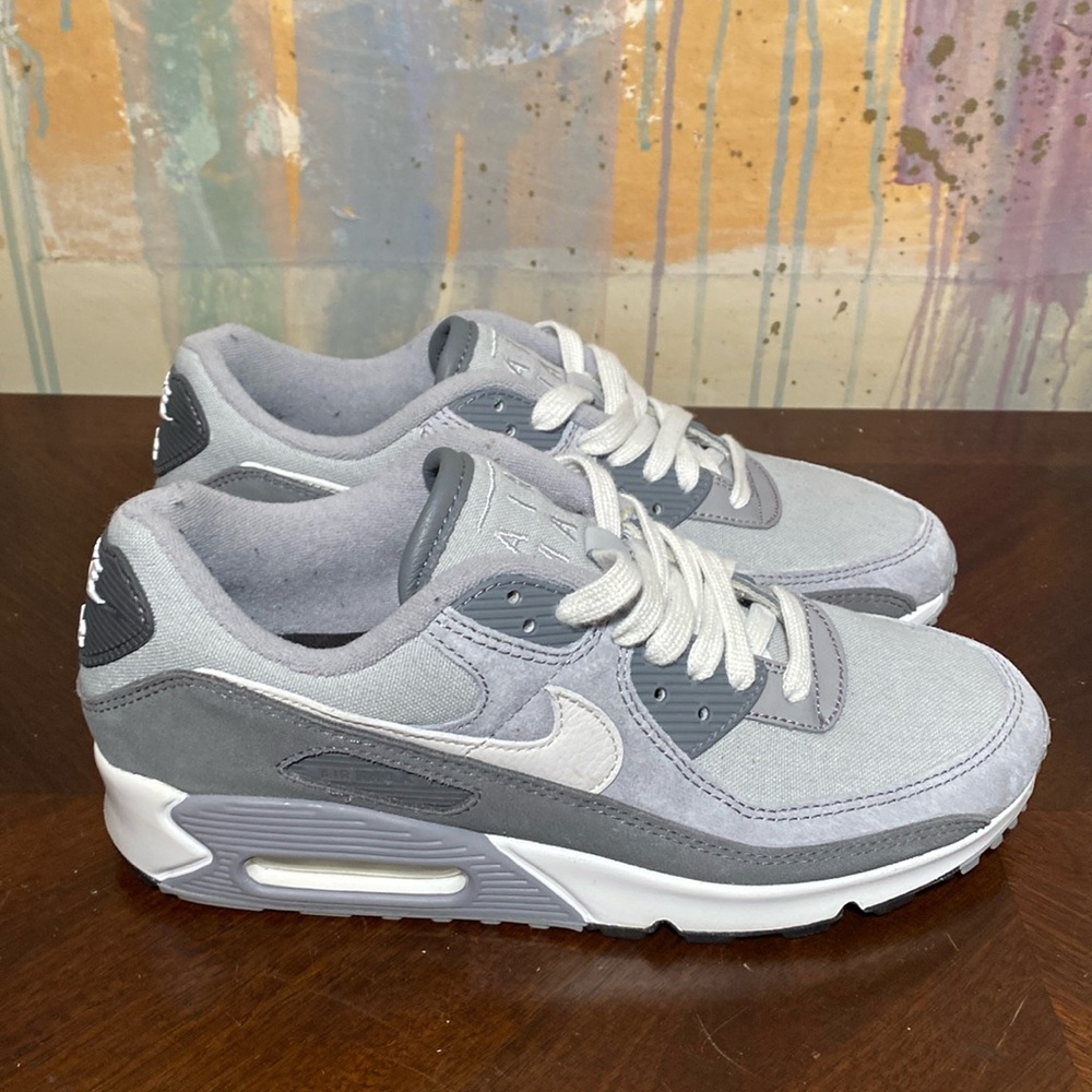 Nike Air Max 90 Premium Light Grey Smoke DA1641-001 Mens size 8.5